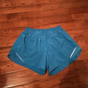 lululemon hotty hot low rise lined shorts size 6!